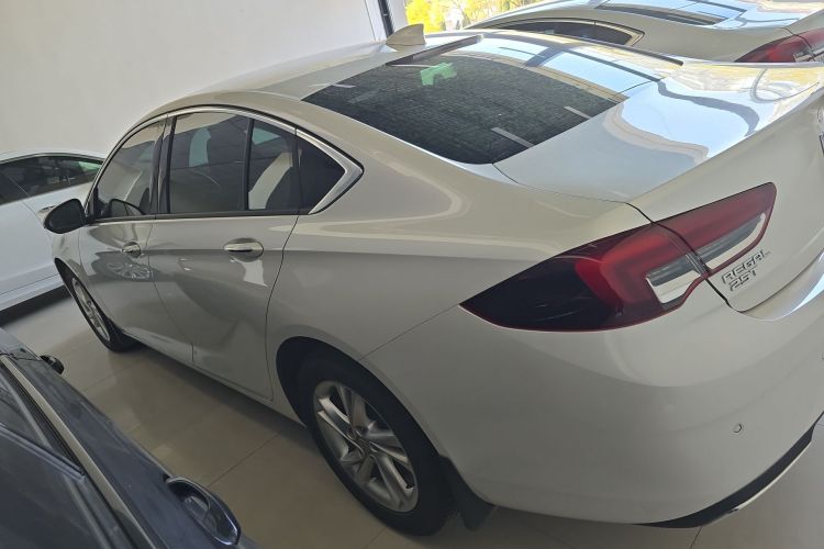 别克 君威 2024款 25T 超享版车身外观4