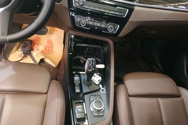 宝马X1 2020款 xDrive25Li 尊享型中控内饰18