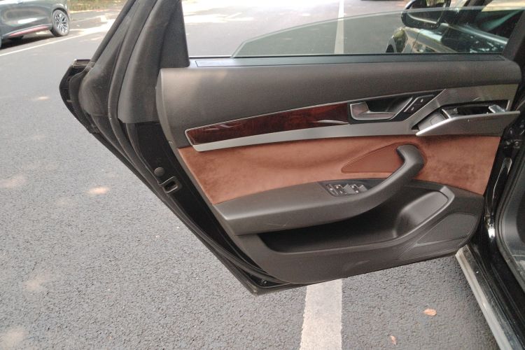 奥迪A8 2013款 A8L 30 FSI 舒适型中控内饰49