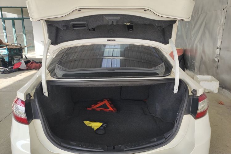 福特 蒙迪欧 2013款 2.0L GTDi240豪华运动型机舱底盘23