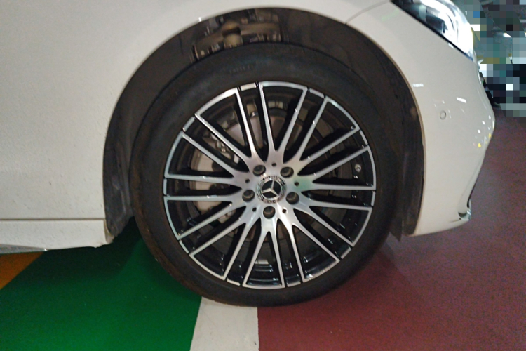 奔驰C级 2023款 改款二 C 260 L 运动版车身外观10