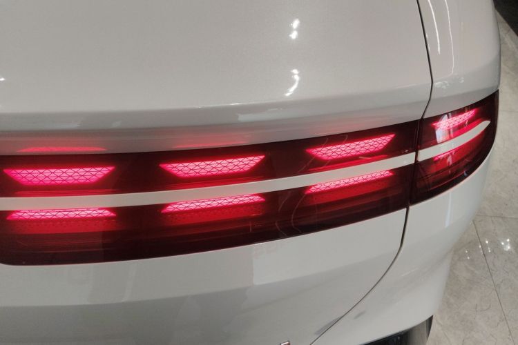 腾势Z9 2024款 1100km 四驱Max版车身外观9