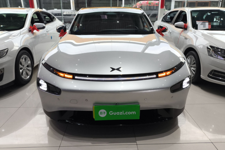 小鹏P7 2023款 P7i 610 Max 性能版车身外观2