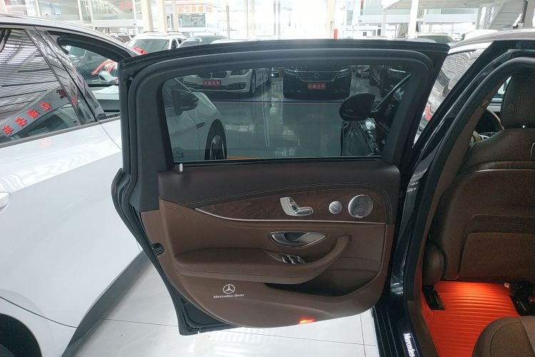 奔驰E级 2020款 改款 E 300 L 殊享版中控内饰7008