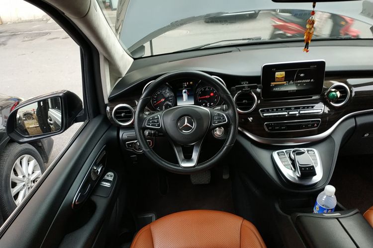 奔驰V级 2018款 V 260 领航版 国VI局部细节13