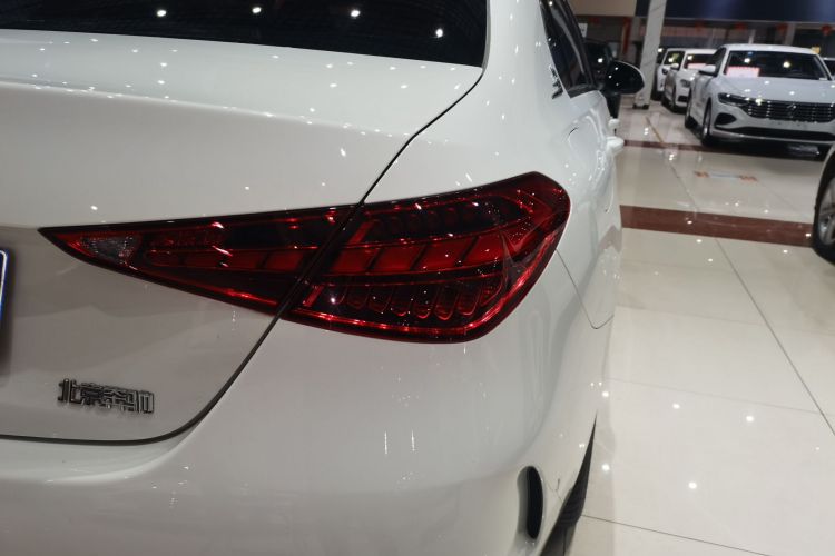 奔驰C级 2023款 C 260 L 运动版车身外观9