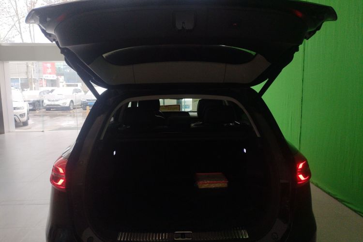 红旗HS5 2022款 改款 2.0T 智联旗享版机舱底盘23