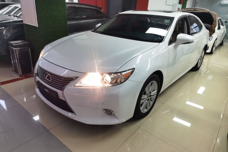 雷克萨斯ES 2014款 250 精英版车身外观1