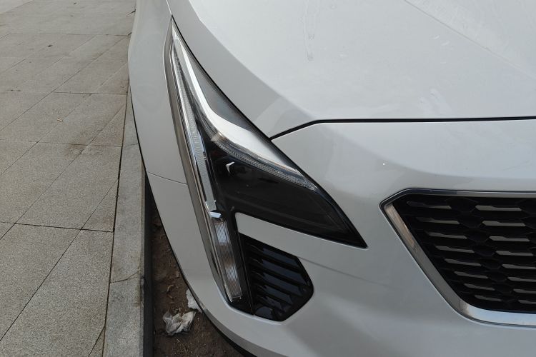 凯迪拉克XT4 2021款 28T 两驱技术型车身外观8