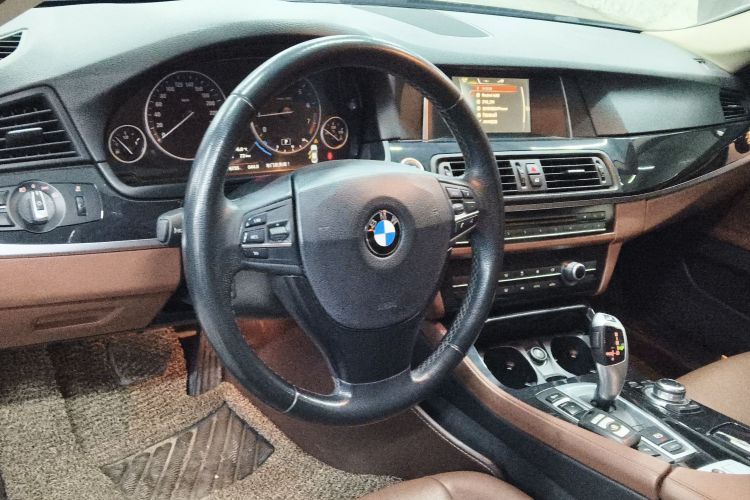 宝马5系 2014款 520Li 典雅型中控内饰12