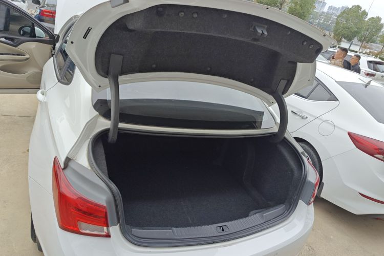 别克 威朗 2018款 三厢 15S 自动领先型局部细节23