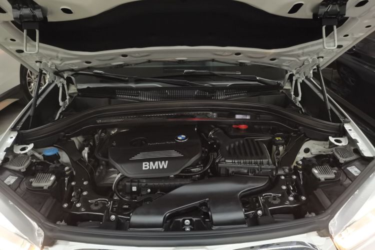 宝马X1 2016款 sDrive18Li 尊享型机舱底盘24