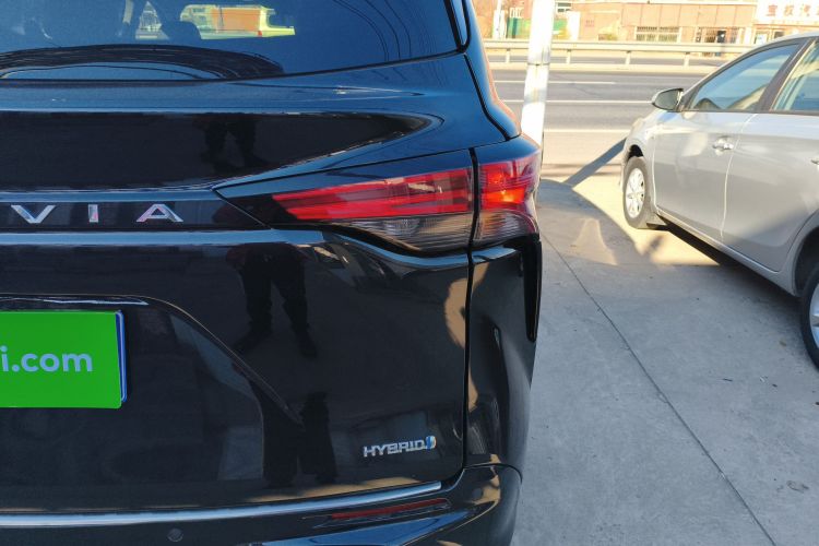 丰田 格瑞维亚 2023款 2.5L混动 豪华版车身外观6006