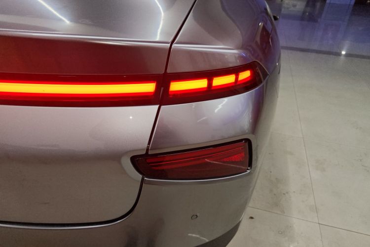 小鹏P7 2020款 670N车身外观9