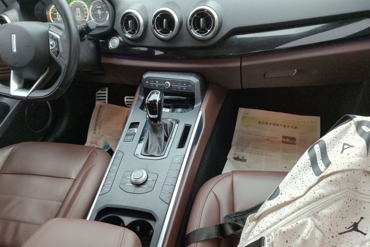 魏牌 VV7 2017款 2.0T 旗舰型中控内饰18