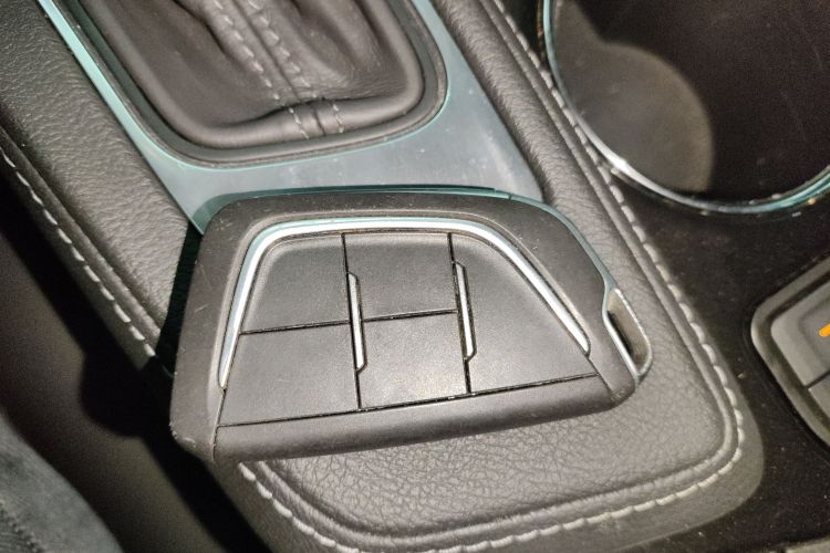 凯迪拉克CT4 2020款 28T 时尚型中控内饰7001