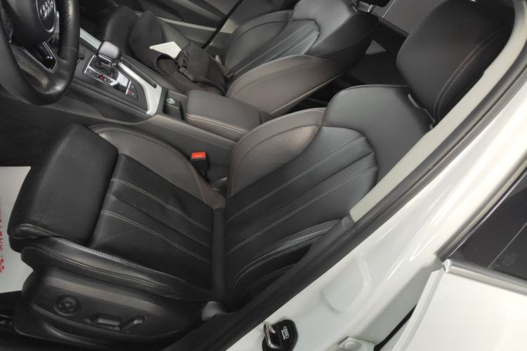 奥迪A4L 2022款 40 TFSI 时尚动感型中控内饰19