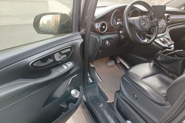 奔驰V级 2018款 V 260 尊贵版 国VI中控内饰20