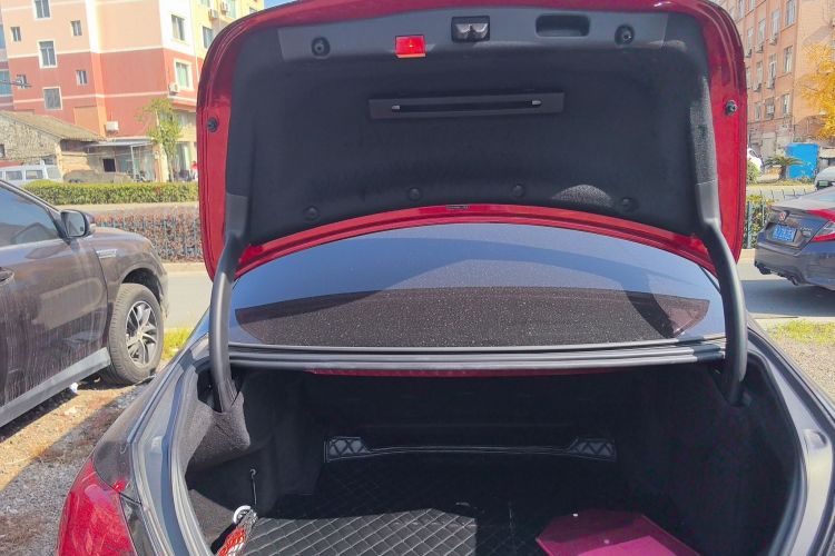 奔驰E级 2016款 E 200 L 运动型机舱底盘23