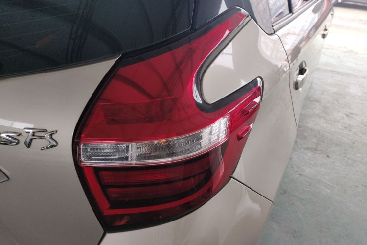 丰田 威驰FS 2017款 1.5L CVT锋驰版车身外观9