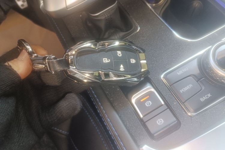 北京越野 北京BJ40 2023款 2.0T 自动四驱城市猎人版侠客型中控内饰11