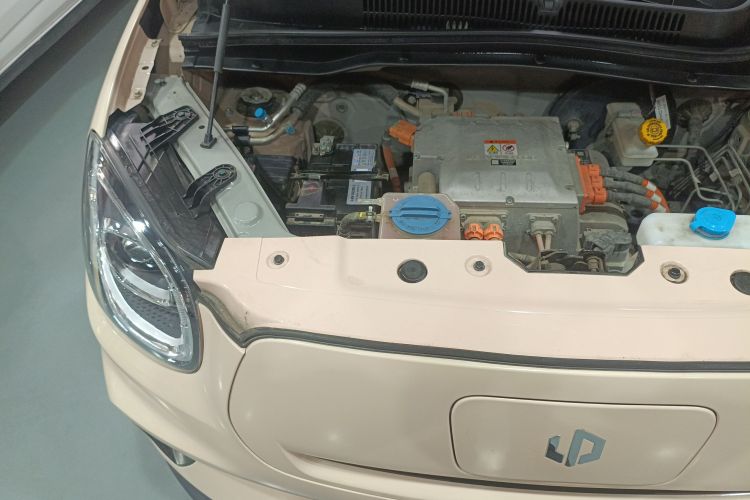 零跑汽车 零跑T03 2021款 400微糖版机舱底盘25