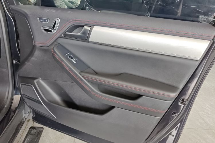 比亚迪 唐新能源 2018款 DM 2.0T 全时四驱智联创领型 5座 国V中控内饰7005