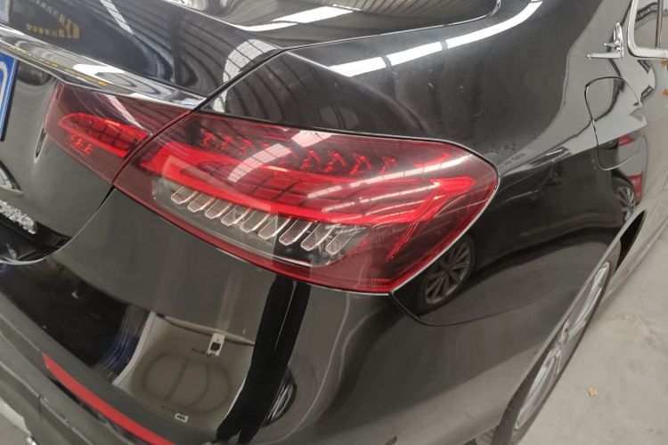 奔驰E级 2021款 改款 E 300 L 运动时尚型车身外观9