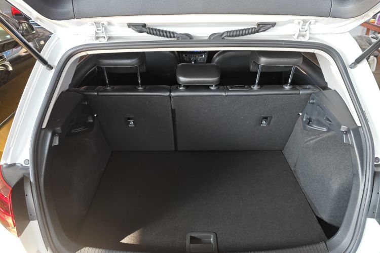 大众 高尔夫 2018款  230TSI 自动豪华型局部细节23