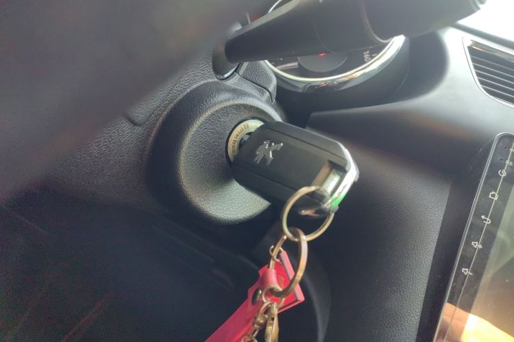 标致3008 2016款 1.6THP 自动经典版中控内饰11