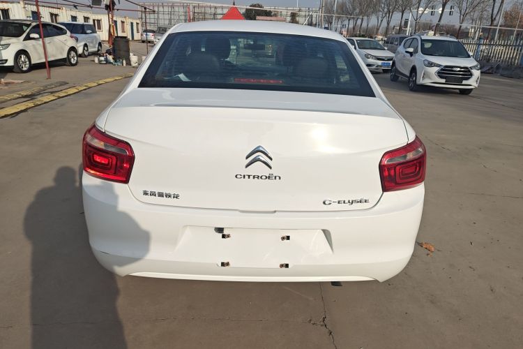 雪铁龙 爱丽舍 2017款 1.6L 手动时尚型车身外观6