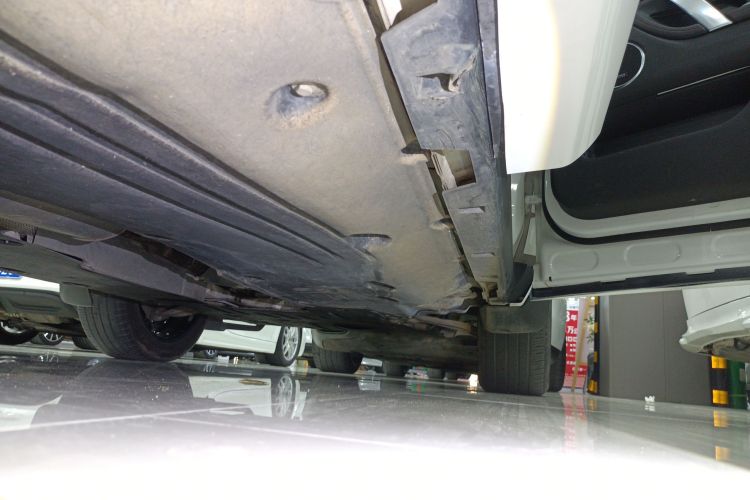 路虎 发现运动版 2020款 249PS R-Dynamic 性能版局部细节9001