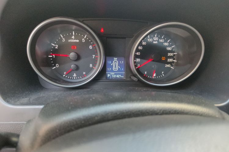 哈弗H6 2013款 升级版 2.4L 自动两驱尊贵型中控内饰15