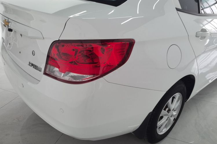 雪佛兰 2015款 赛欧3 1.3L AMT理想版车身外观9