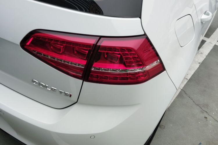 大众 高尔夫 2015款 1.4TSI 自动舒适型车身外观9