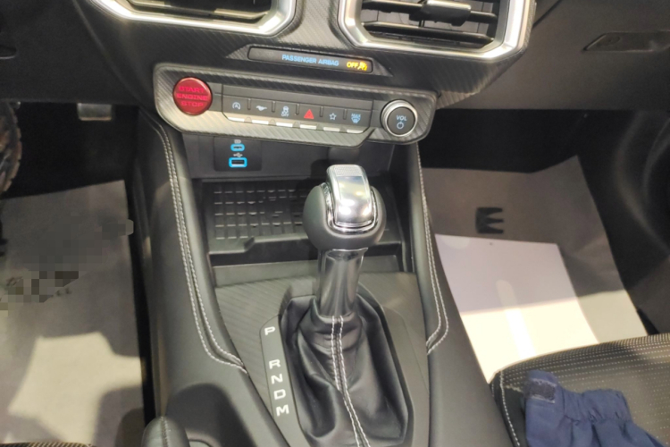 福特 Mustang 2024款 2.3T EcoBoost 硬顶性能版中控内饰18