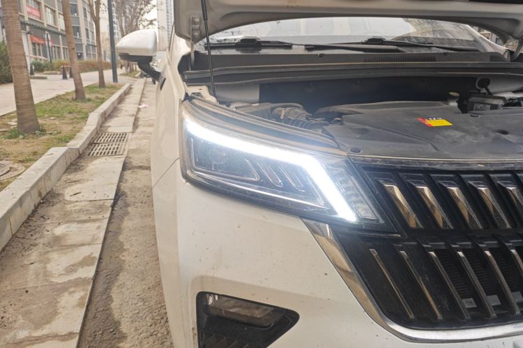 五菱汽车 五菱佳辰 2022款 1.5T CVT尊享旗舰型车身外观8