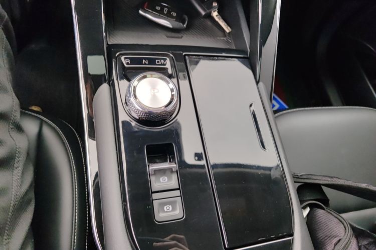 哈弗H6 2021款 第三代 1.5T 自动两驱Supreme中控内饰18