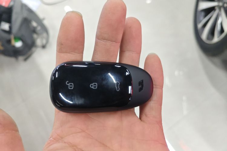 理想汽车 理想ONE 2021款 增程6座版中控内饰11