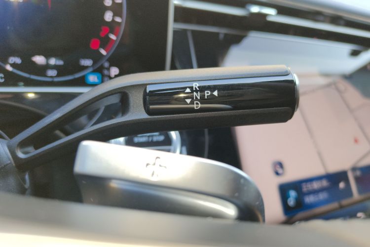 奔驰E级新能源 2024款 E 350 e L 插电式混合动力轿车中控内饰18