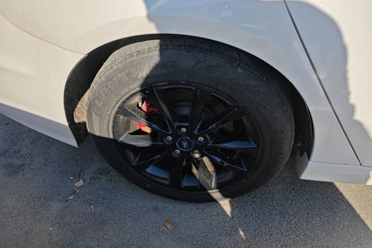 福特 蒙迪欧 2017款 EcoBoost 180 时尚型车身外观6008