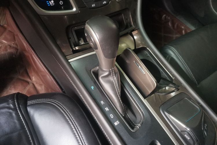 别克 君越 2013款 2.0T SIDI 智享旗舰型中控内饰18