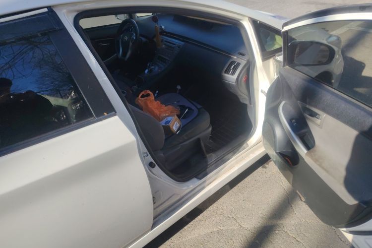 丰田 普锐斯 2012款 1.8L 标准版局部细节9005