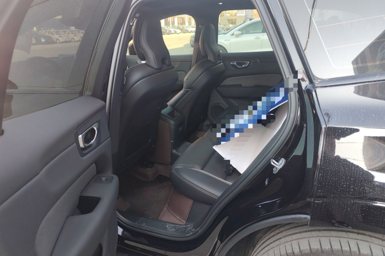 沃尔沃XC60新能源 2025款 插电式混动 长续航四驱智远极夜黑版中控内饰21