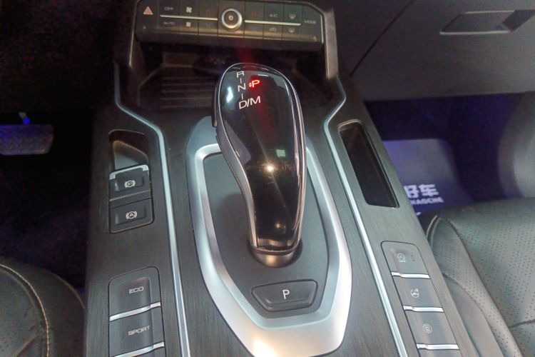 魏牌 VV6 2020款 2.0T 两驱智护+中控内饰18