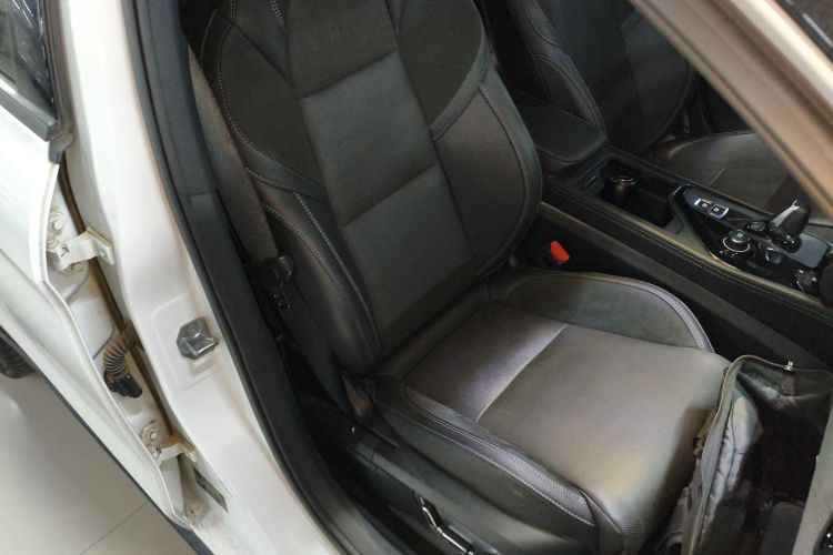 领克02 2021款 2.0TD 自动两驱劲 冠军版局部细节41