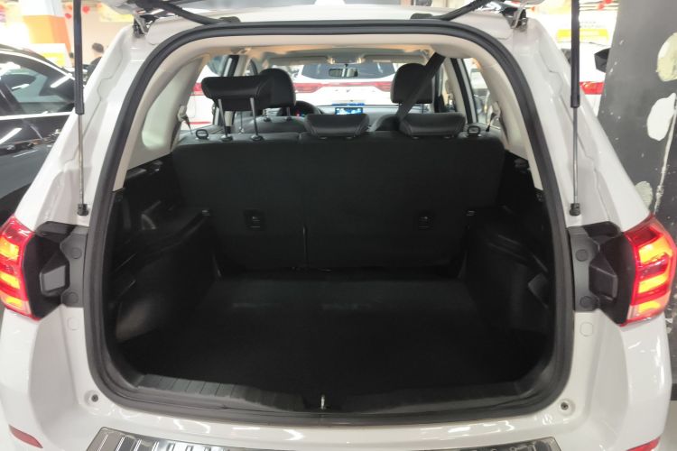 哈弗H6 2021款 运动版 1.5T 自动精英智联型 六边形格栅机舱底盘23