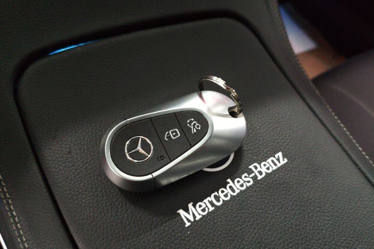 奔驰C级 2024款 改款二 C 260 L 运动版中控内饰11