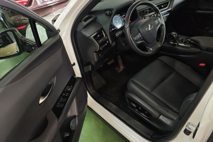 雷克萨斯UX新能源 2020款 300e 纯·悦版中控内饰7003