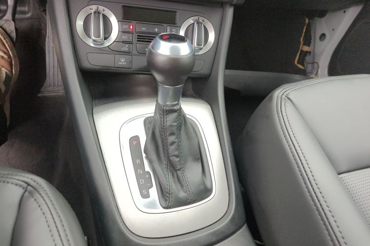 奥迪Q3 2015款 30 TFSI 进取型中控内饰18